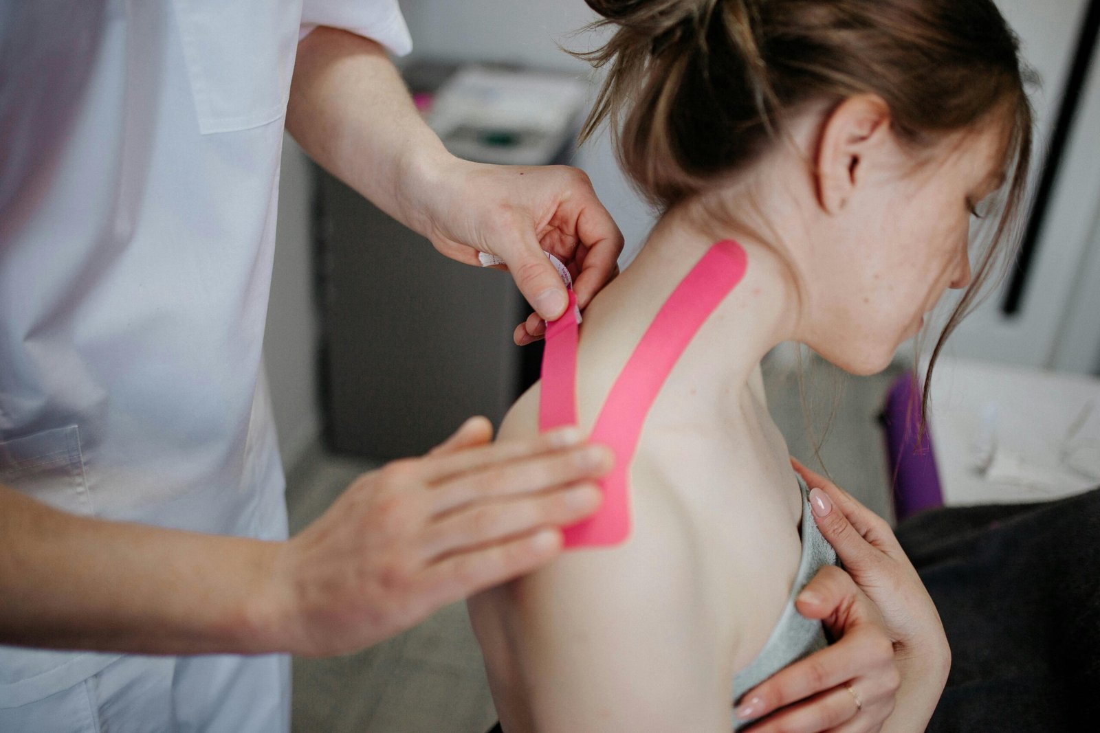 Kinesiotaping im Bereich Rücken und Schulter